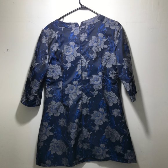 Women's embroidered dress. - Picture 2 of 3